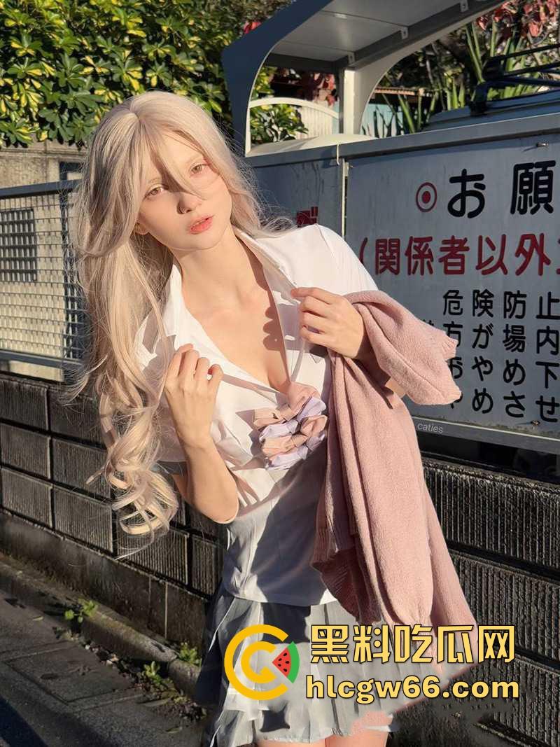 世界首富【马斯克】变性儿子【薇薇安】大尺度写真福利 有钱就是不一样啊这b都做的栩栩如生 变性人天花板！-6