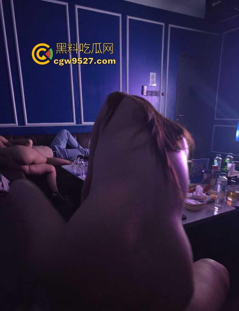 高档KTV，VIP包厢淫乱视频曝光 ，权贵乐园荒淫无度，金主们当众爆操美女公主，极度淫乱！-5