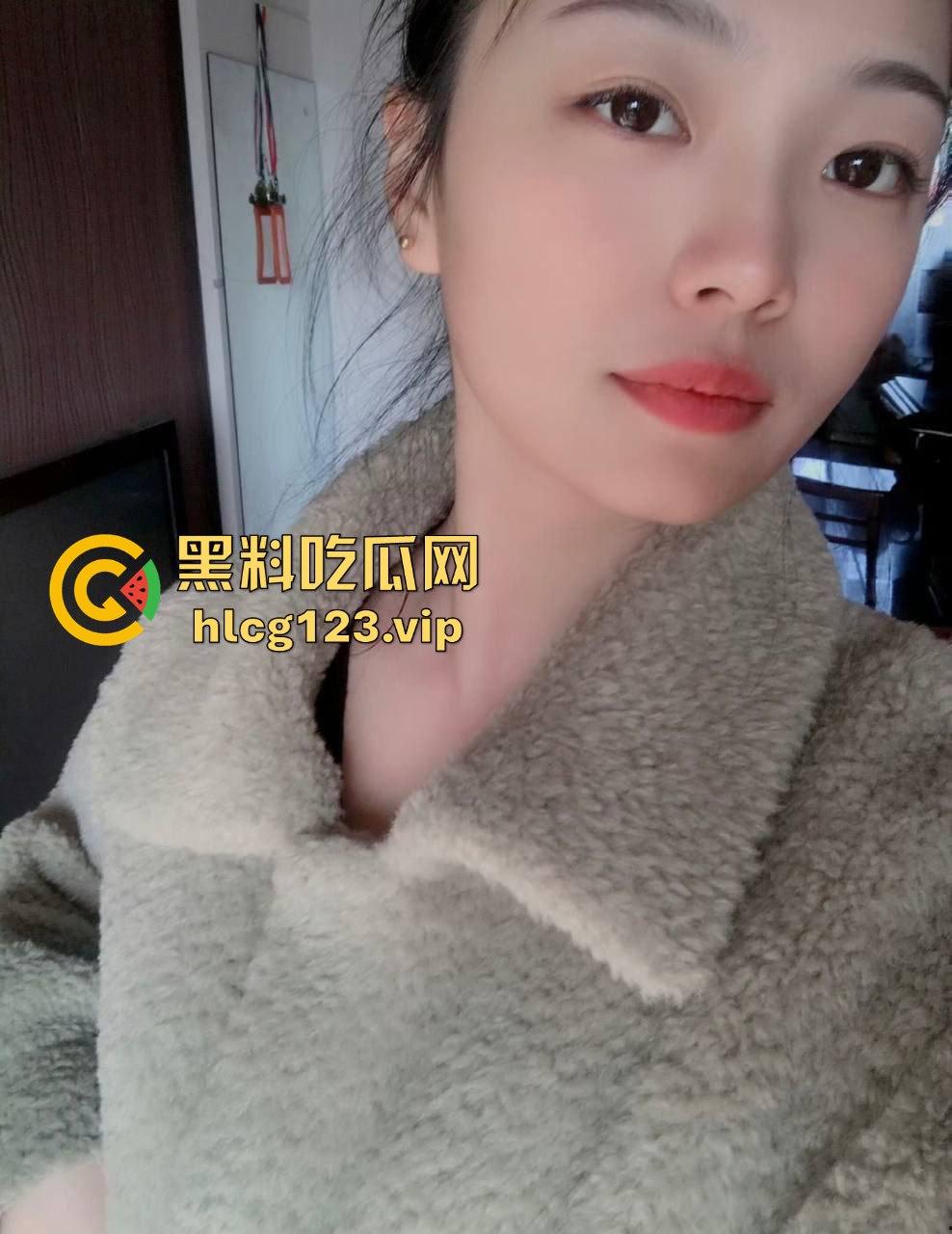 济南舞蹈老师冉冉，自拍展示御姐风骚身材，小穴撩人，真想掀起裙子猛操一顿！-3