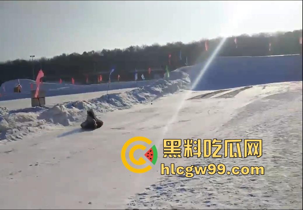 公司团建狗男女集体约炮狂欢，人妻女同事酒店里被操到天昏地暗，别人的老婆成了泄欲玩物，骚得比外围还放得开！-7