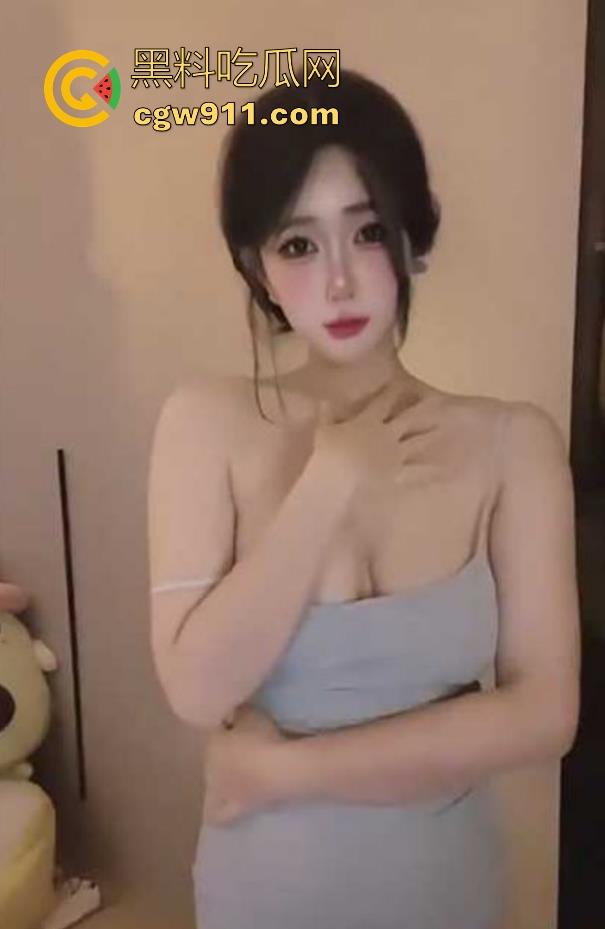 哄骗粉嫩妹妹微醺，不料酒后被强上，视频威胁后得逞，掐脖狠干淫水四溢，没想到妹妹身材这么有料！-1