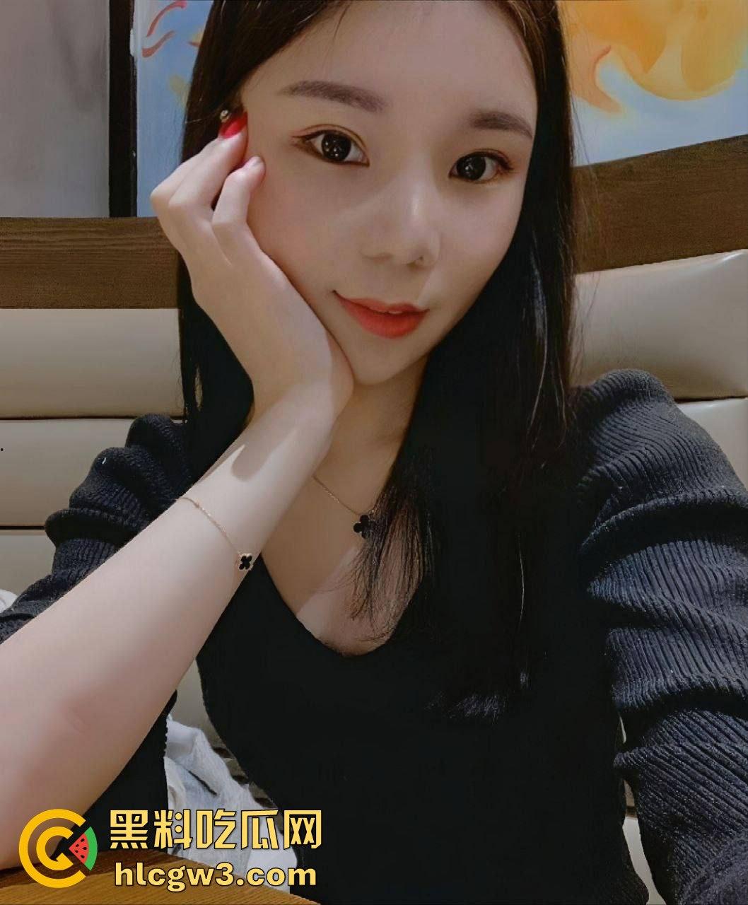 南丹火幕村KTV骚逼『 龙雨微 』少妇素颜还敢卖逼陪酒 骚逼被抠到泛滥 这年头陪酒小妹太不容易！-7