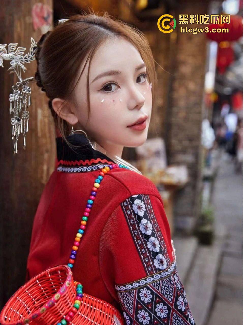 南丹火幕村KTV骚逼『 龙雨微 』少妇素颜还敢卖逼陪酒 骚逼被抠到泛滥 这年头陪酒小妹太不容易！-11