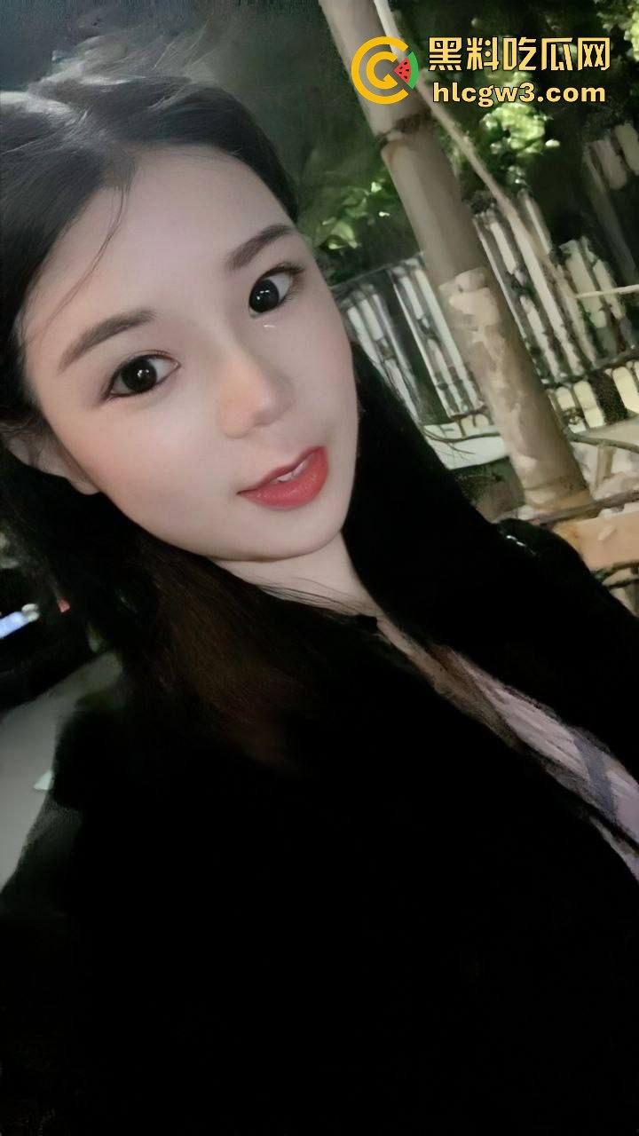 南丹火幕村KTV骚逼『 龙雨微 』少妇素颜还敢卖逼陪酒 骚逼被抠到泛滥 这年头陪酒小妹太不容易！-16