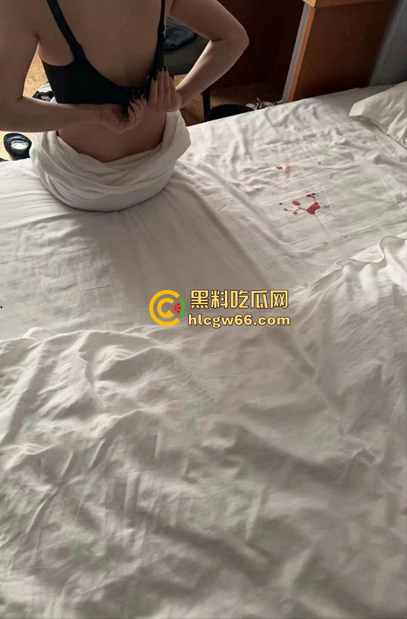 瓜友投稿！6000元拿下职高小妹一血 挨两炮受不了退三千换闺蜜上 这钱花的真TM值啊-5