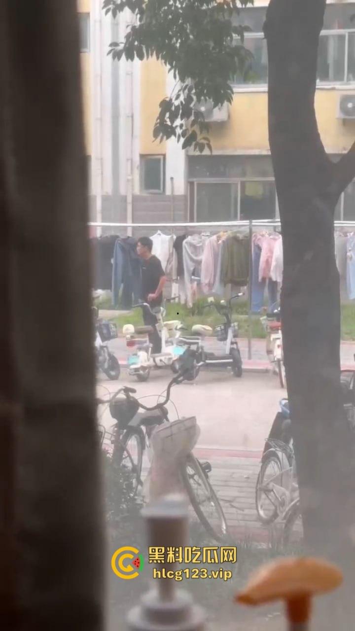 口味真重【河南师范大学】惊现变态色情狂 专偷女生内衣 监控曝光猥琐全过程-3