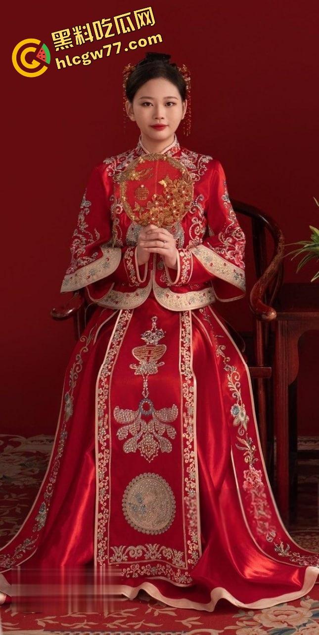 妻子任由单男享用，怼的越猛老公约开心尤其是让穿上婚纱那另外的一番感觉 真的是太爽了 ！-1