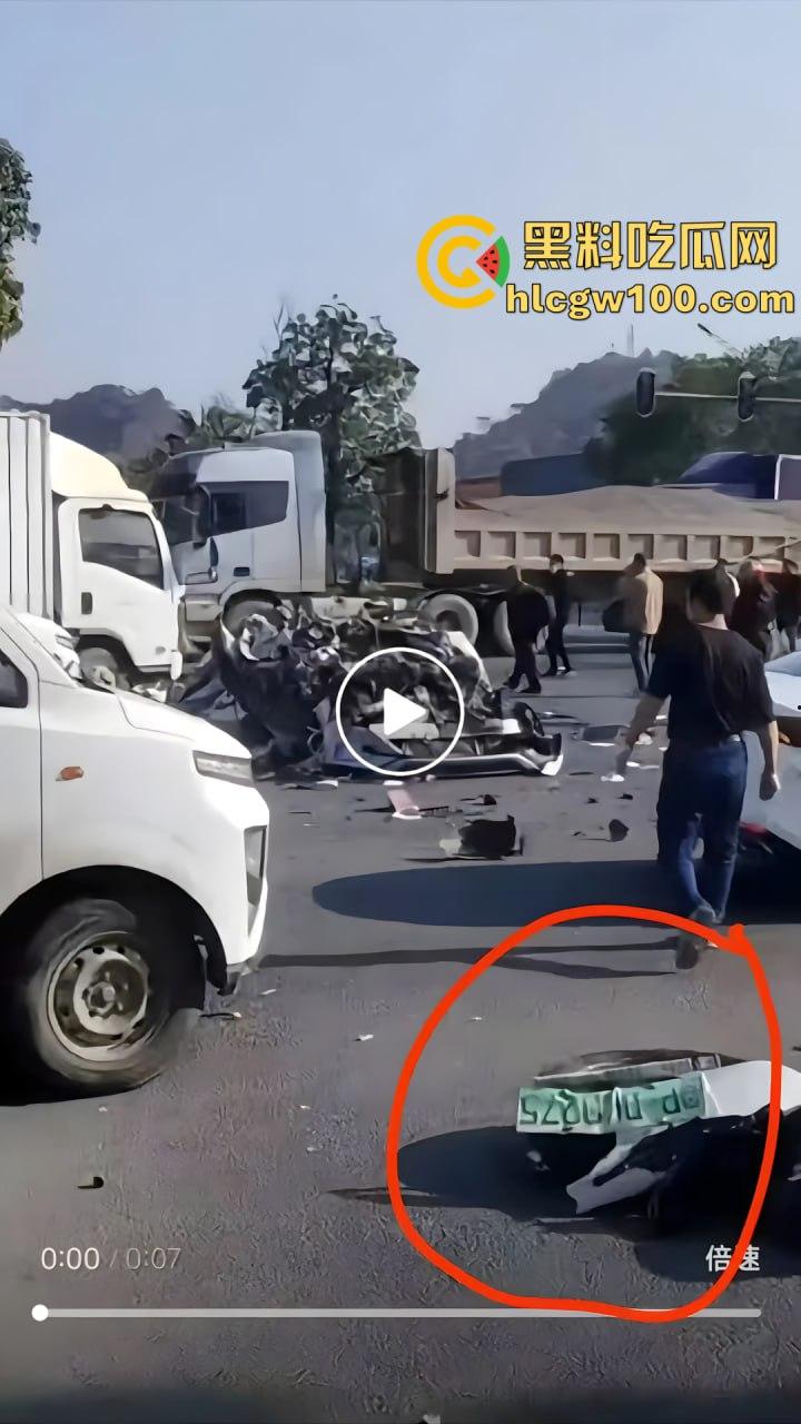 胆小勿入！广东河源比亚迪-元失控120码直撞大货车瞬间解体，女司机头都压碎了！-10