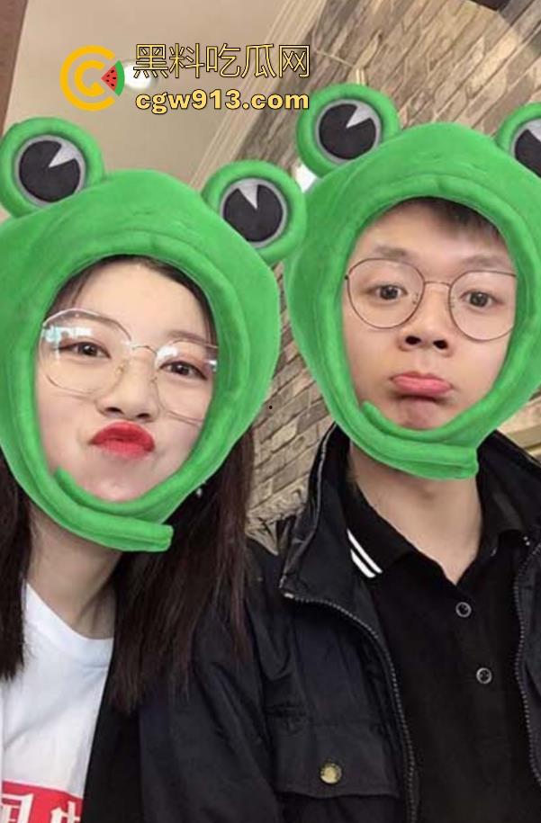 长沙私立高中英语老师【直雯静】与男友性爱自拍外泄，露脸口交常遭暴力猛插，表面清纯实则反差母狗！-1