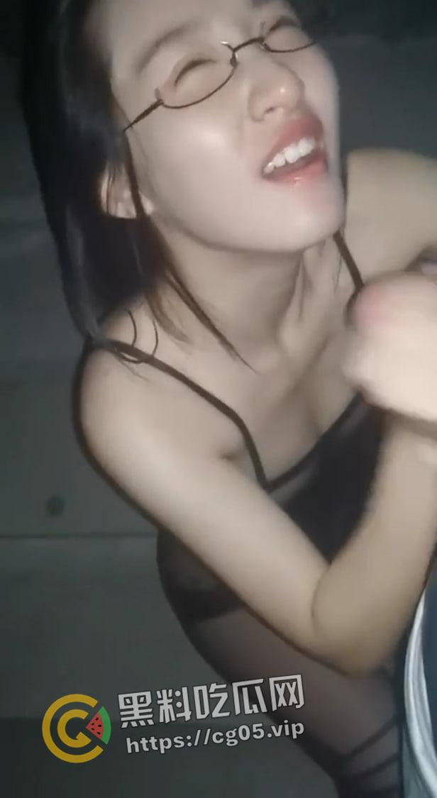 上海外国语学院校花 校内露出口交 教学楼道内大战 体液洒满校园 被富二代玩腻后曝光-11