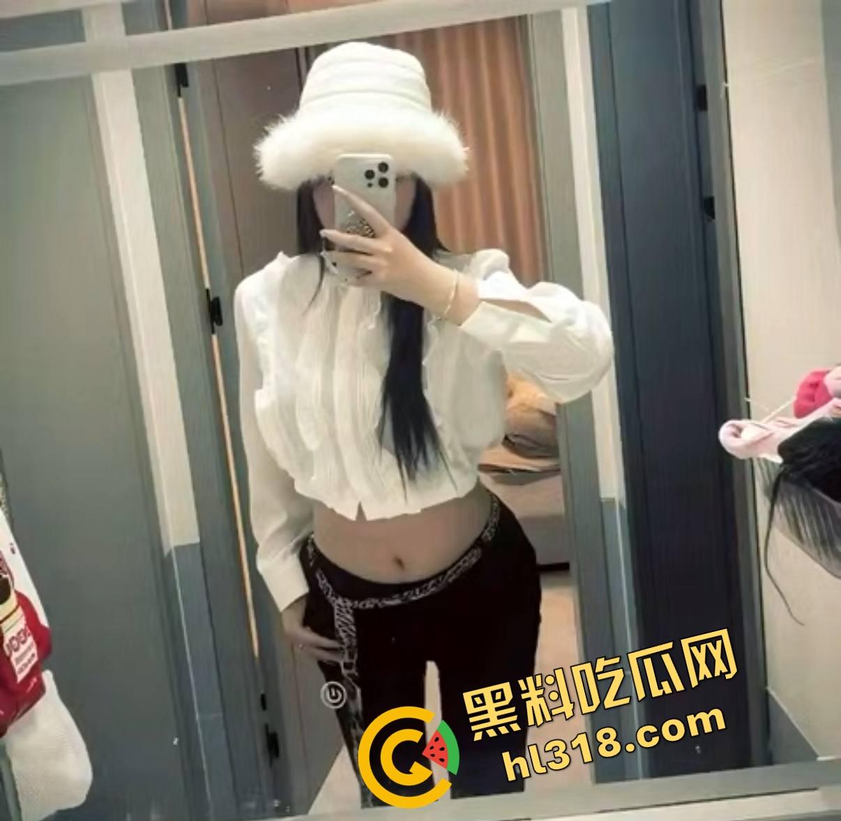 成都06年嫩妹『夏郁』酒吧喝点就带去酒店爆肏，刚进门就喊要大鸡巴，小骚逼掐脖子伸舌头欠操到不行！-3