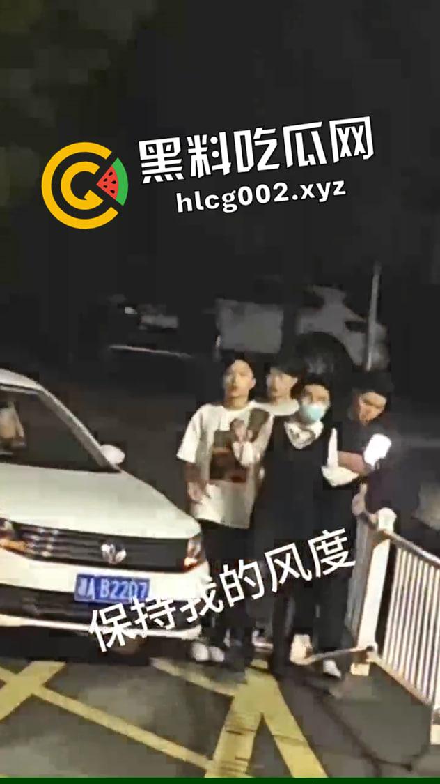 湖南长沙职业技术学院 男扮女装进女生宿舍猥亵  被抓到当众处刑 这就是大屌萌妹吗-4