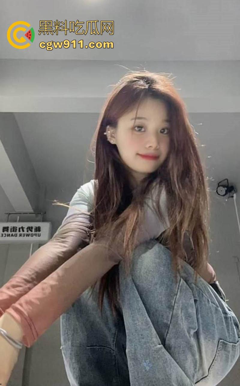 武汉大学研究生【李文怡】清纯书卷气下藏着火爆骚魂，露脸69调情撩拨心弦，多姿势猛操浪叫震天！-2