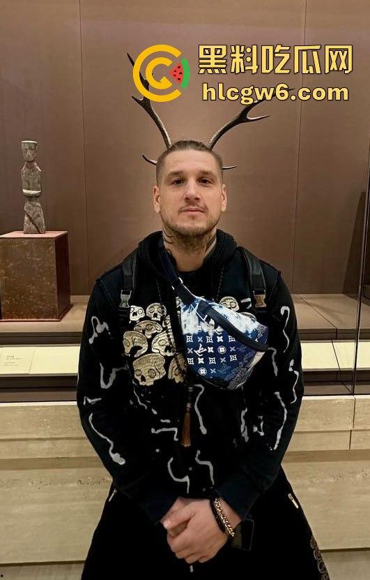 CSGO职业选手【宙斯Zeus】玩疯了，上海约炮大连工业大学黄婷后，转战东南亚开淫趴，女粉丝被当狗溜！-14