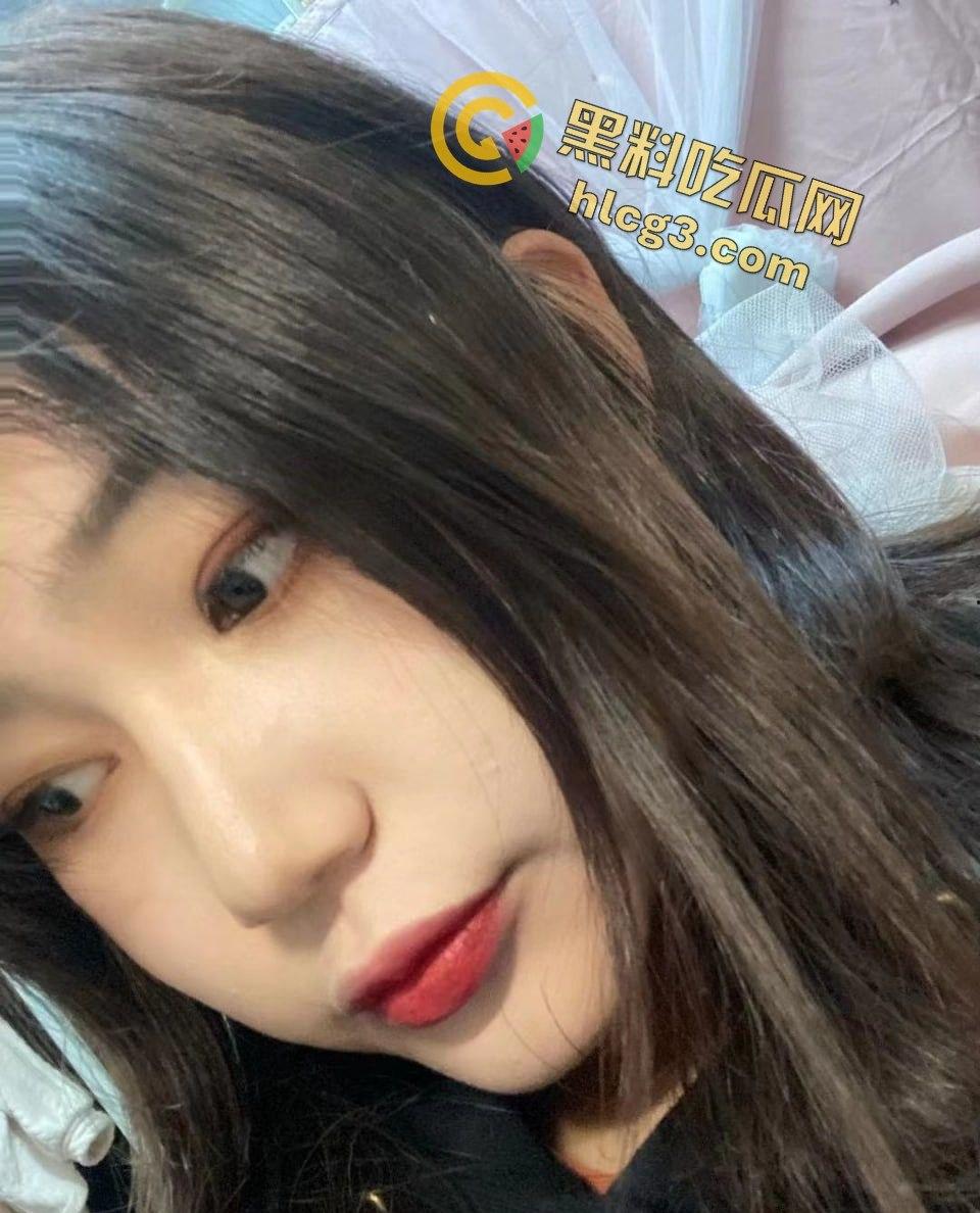 推特巨乳妹子极品肥臀！自拍视频全网爆炸，满满的肉感诱惑-9