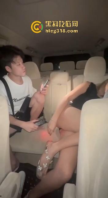 高颜值小姐收钱不服务！电击棒伺候扯发电逼，挣扎惨叫，不守规矩就得受罚！-4