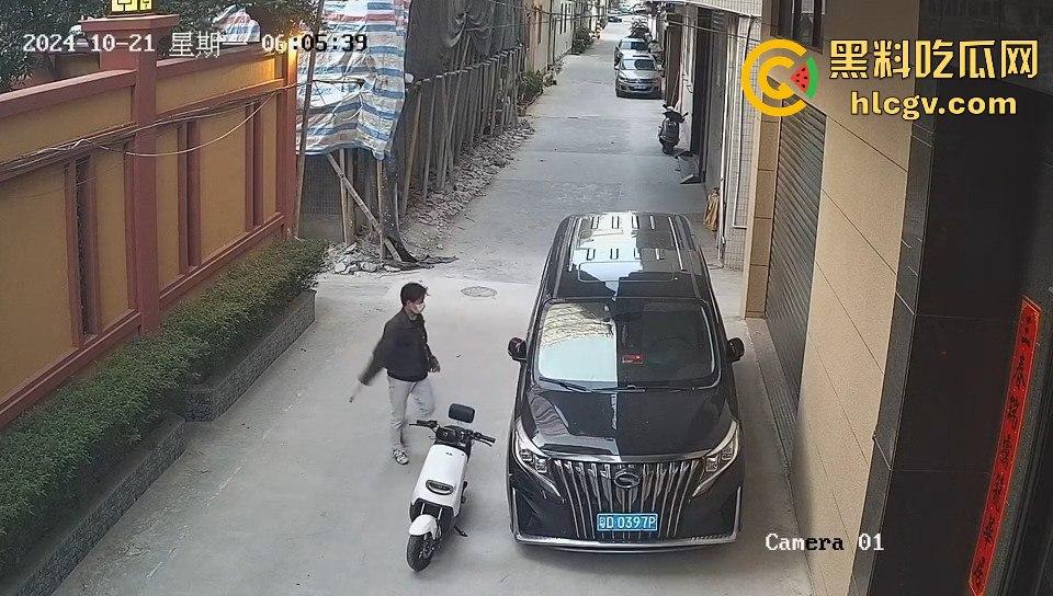 汕头精神小伙砸车窗偷窃被吓跑，警报刚停又溜回来，结果被车主直接抓个正着！-10