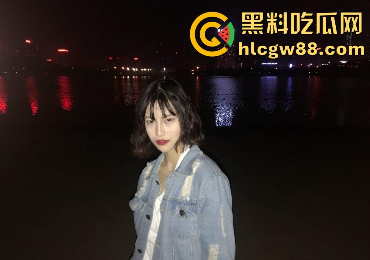 合肥十七中高二嫩妹【鲁艺凡】校外偷腥，穿制服调教跪舔鸡巴，骚洞被无套灌精，黑乳晕还怕怀崽？-4