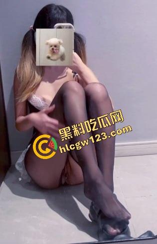 金主豪掷重金专操性病大学生！无套后入狂抽，妹子小穴的疙瘩快出血了！-3