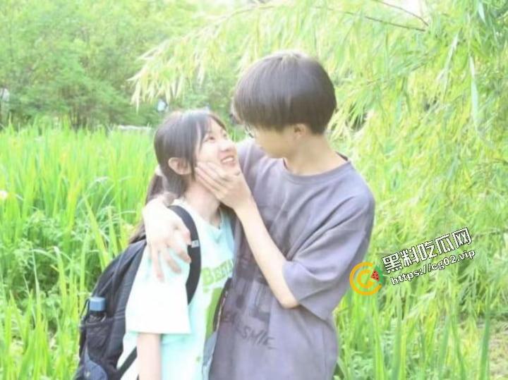 贵州财经学院 商务英语专业  长相清纯的反差骚母狗【常雪】与男友兄弟约炮 现实版本的我跟你拜把子你惦记我马子-2