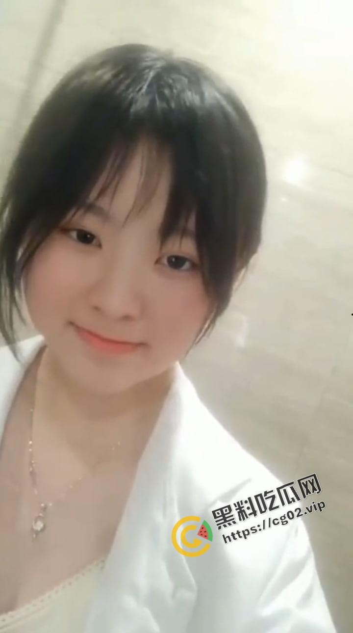 贵州财经学院 商务英语专业  长相清纯的反差骚母狗【常雪】与男友兄弟约炮 现实版本的我跟你拜把子你惦记我马子-7