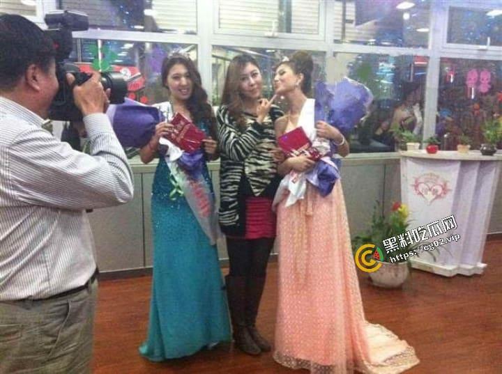 《百度云泄密流出》天津工业大学 模特【王真】外表优雅高冷  实则内心闷骚放浪38P+1V-31