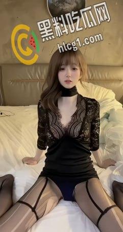 抖音140w粉丝网红小马漫漫，风骚御姐黑丝包臀裙渔网袜 乳沟露出土豪定制 劲爆热舞大尺度视频流出-10