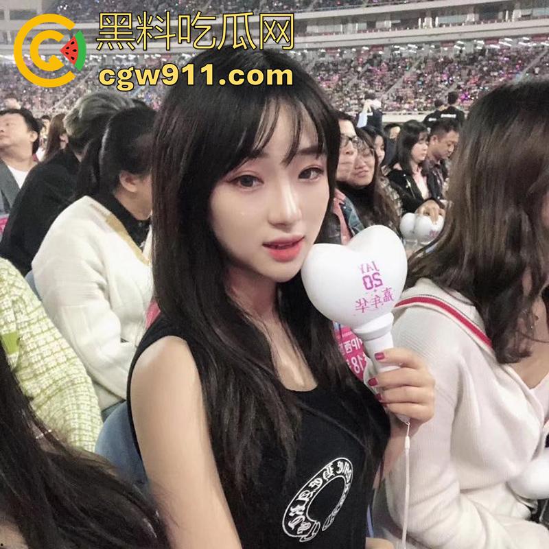 湖南中医药校花【周思思】，逆天长腿身材火辣，被曝竟然是空降小妹，黄播平台名叫【去一个软喵喵】，骚逼事迹被彻底曝光！-1