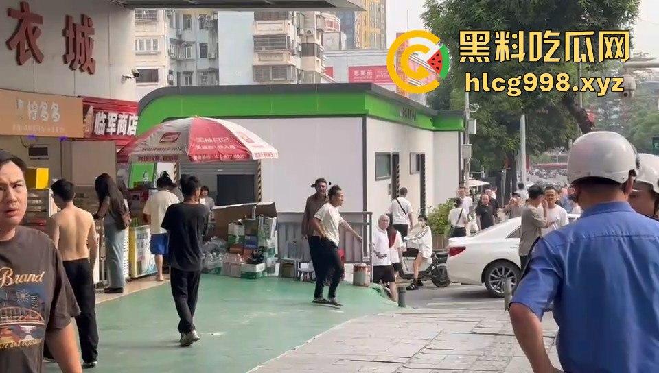 广州小贩怒怼城管，棍子一抄追着满街跑！城管扣车扣货，真就欺软怕硬？-4