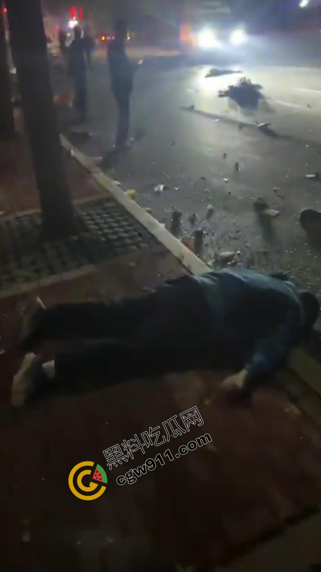 山东聊城酒驾惨祸！一夜间造成8死1伤惨烈场面，路面染血惨不忍睹，令人们悲痛欲绝。-6