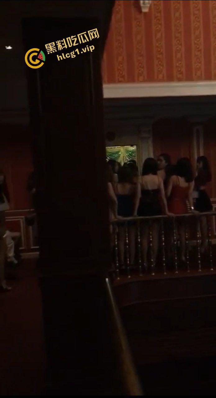 欢迎来到非诚勿扰海选现场！看各位女嘉宾如何风骚 体验金主既视感！-8