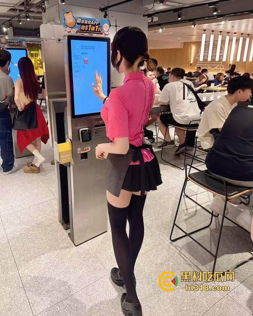 你知道的我一直觉得麦当劳是最好吃的！酒店后入猛吃麦当劳最新套餐，海鲜味的的汉堡，下次还来！-7