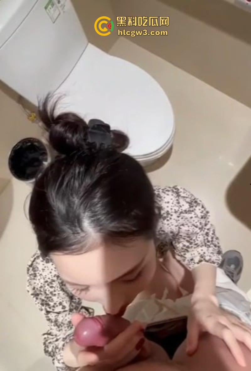 东莞长安老师出轨事件 长安实验小学周某南出轨乌沙小学【曾玉婷】史上最美女老师跪地舔屌！-3