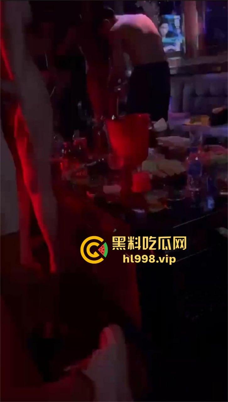 玩归玩闹归闹，商K别拍照！商K全裸啪啪视频流出！商K的秘密都被你们搞没了，现在都多少钱一小时？-22