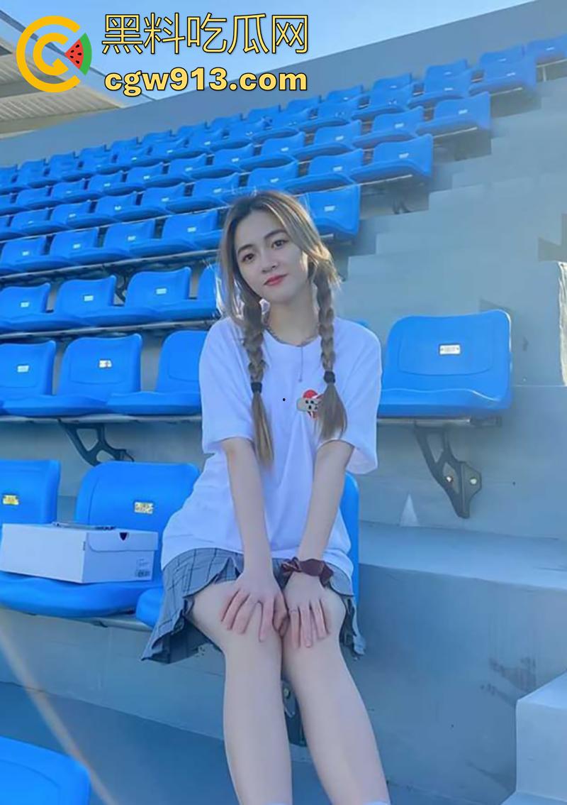 南宁中医药大学清纯学妹【李青青】，身材纤细高挑，美乳饱满硕大，镜前自拍被炮友激情后入，极度淫荡场面火辣！-3