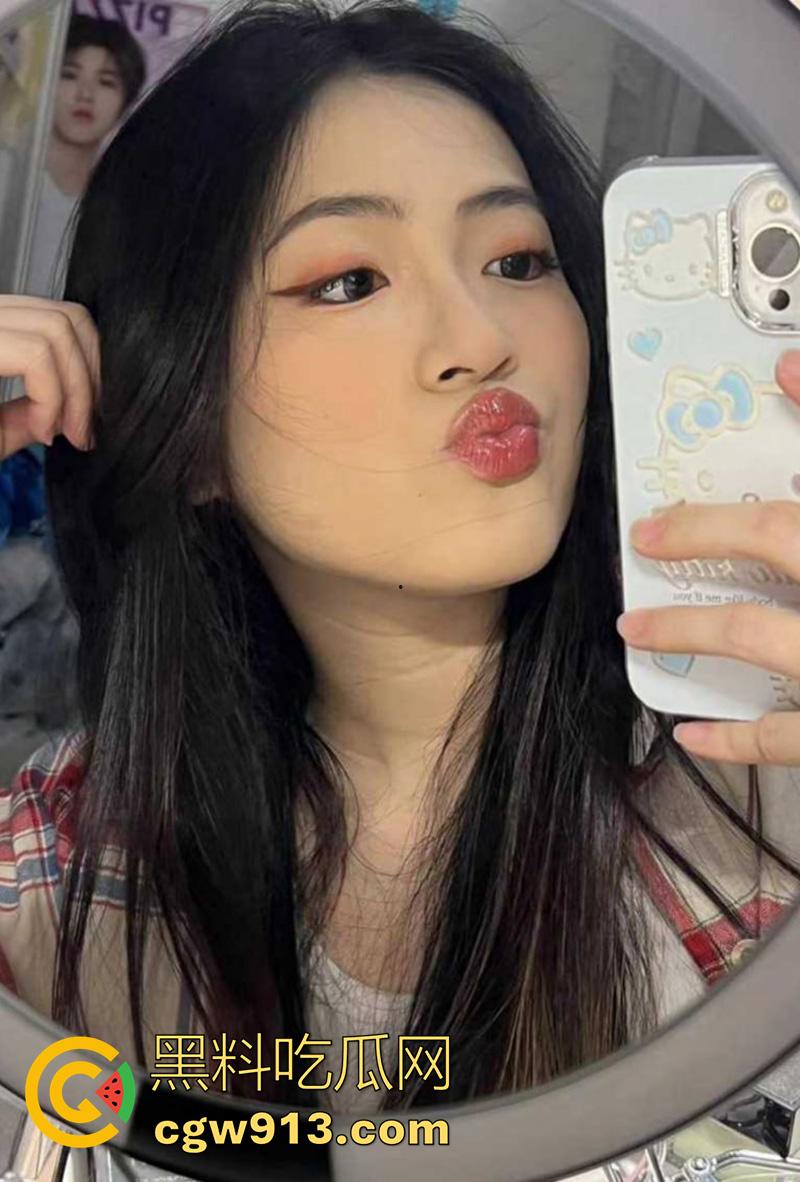 南宁中医药大学清纯学妹【李青青】，身材纤细高挑，美乳饱满硕大，镜前自拍被炮友激情后入，极度淫荡场面火辣！-5