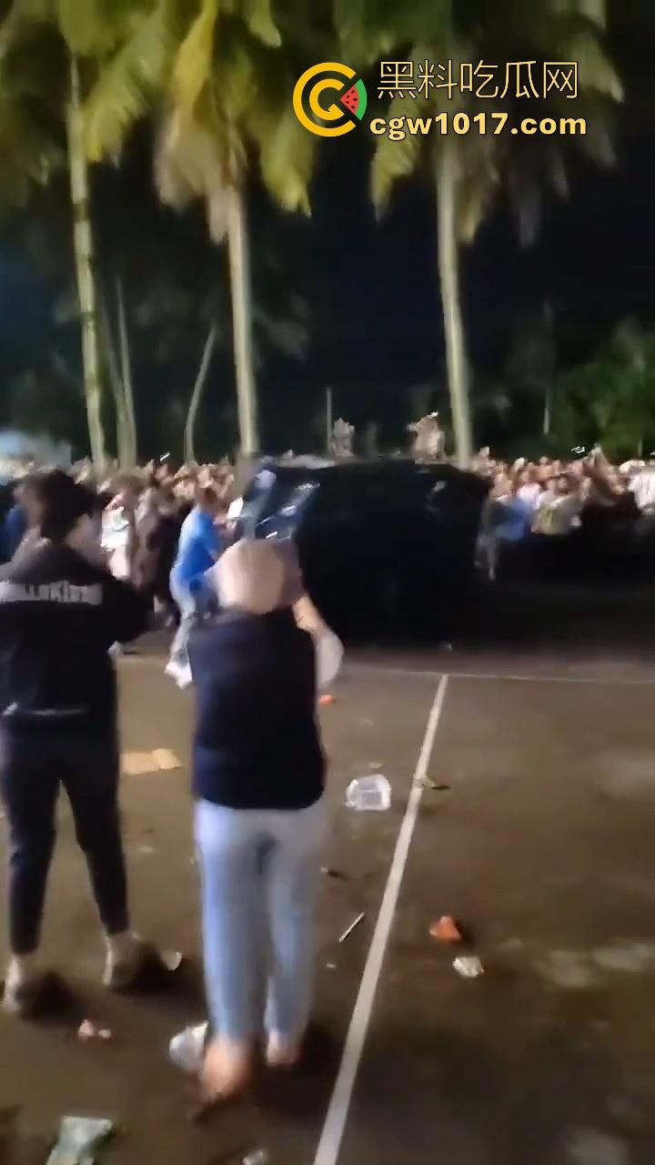 海南琼中爆发大规模群体抗争！因海南天然橡胶产业集团偷砍农民的槟榔田爆发，现场的农民们情绪机动！-2