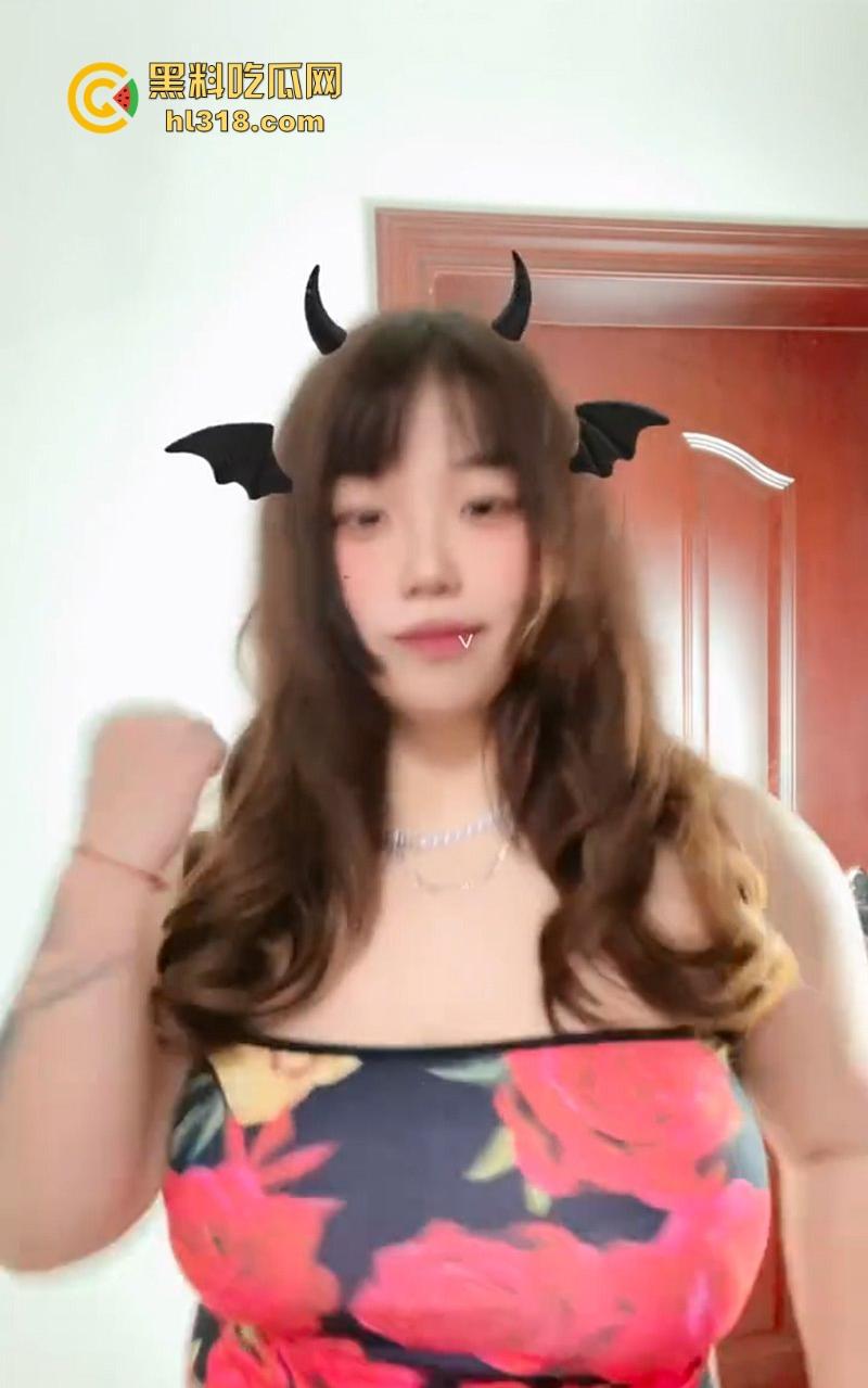 长沙微胖幼师【秦心怡】性爱视频曝光，超级淫娃喜欢约炮的微型坦克，巨大豪乳无比诱惑！-1