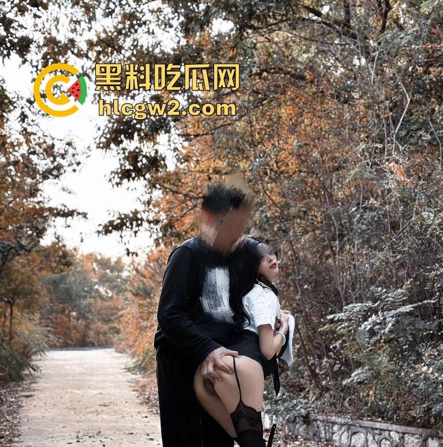 上海极品露出情侣【毒药】公开露出  肥臀扭到爆，炮架身材各种浪叫媚音，撸点直接拉满！-20