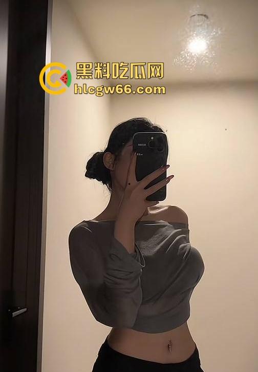 抖音网红【我是OU】约炮金主视频泄露 魔鬼身材令人垂涎欲滴 抓奶抽插让你大饱眼福！-4