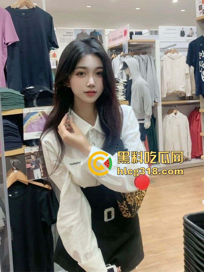 你还以为高端外围豪车天生紧？全靠阴道收缩术收成死夹货，富哥上手就说一根手指进去都得抹油！-1