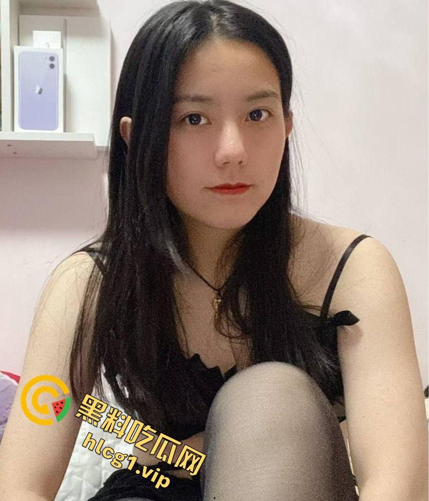 石家庄财经政法大学大二学妹『李相仪』被男友调教视频流出！黑丝开档掰穴跳蛋自慰！-7