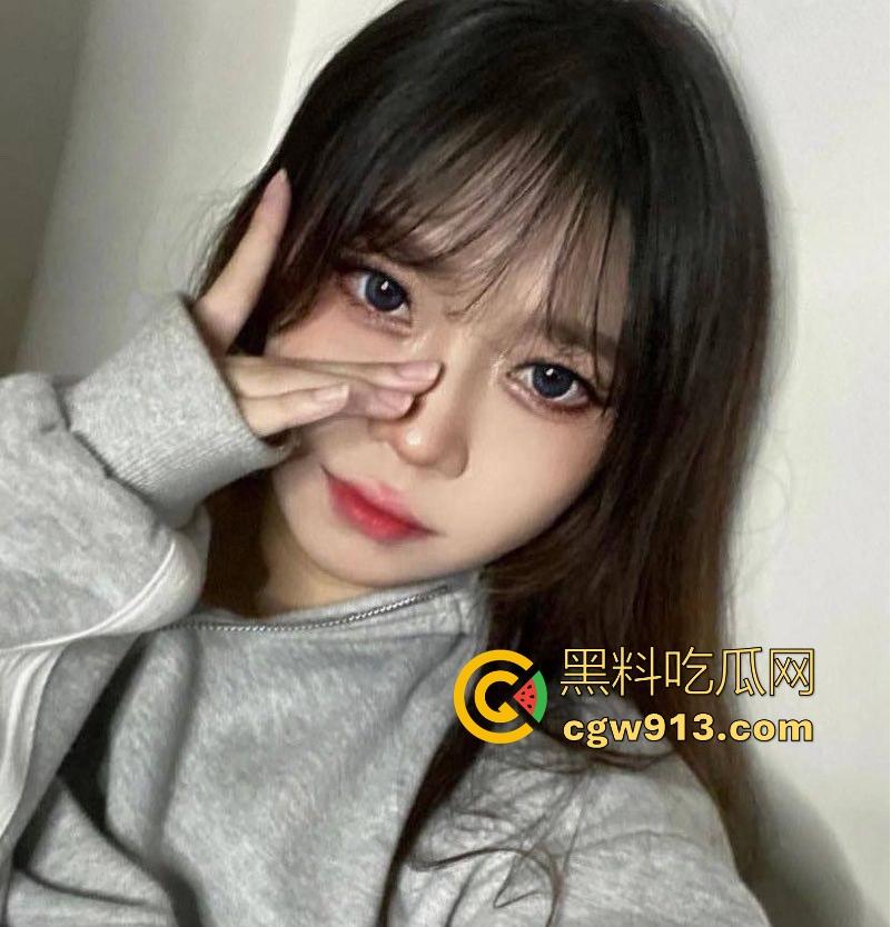 武汉生物工程学院【秦海莹】反差学生妹同居后淫荡视频暴露，每天把男友舔醒，沉迷性爱的母狗！-1