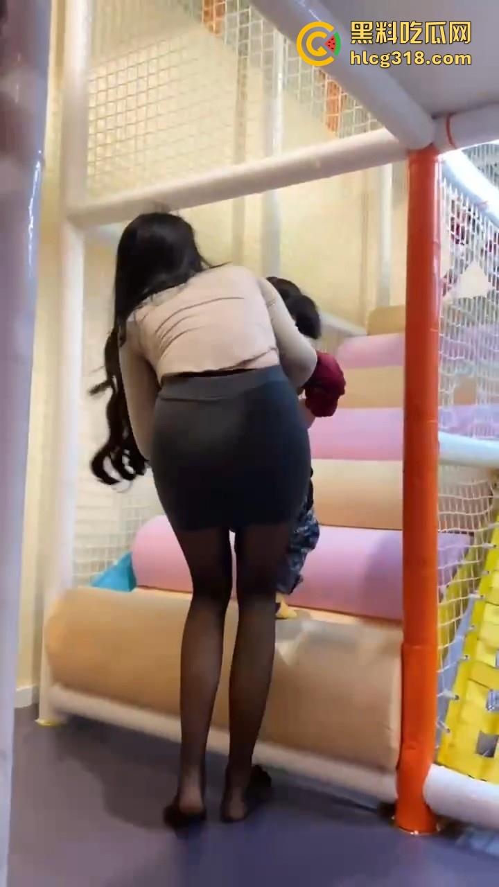 极品御姐也成为了我的胯下之物，身材丰满巨乳诱人，化身无情打桩机，把少妇操得淫水直流！-5