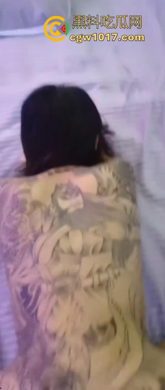 后入大满背是什么感觉？只能说看着哪背部的关公真是越操越有力气，仿佛有种魔力，根本停不下来！-2