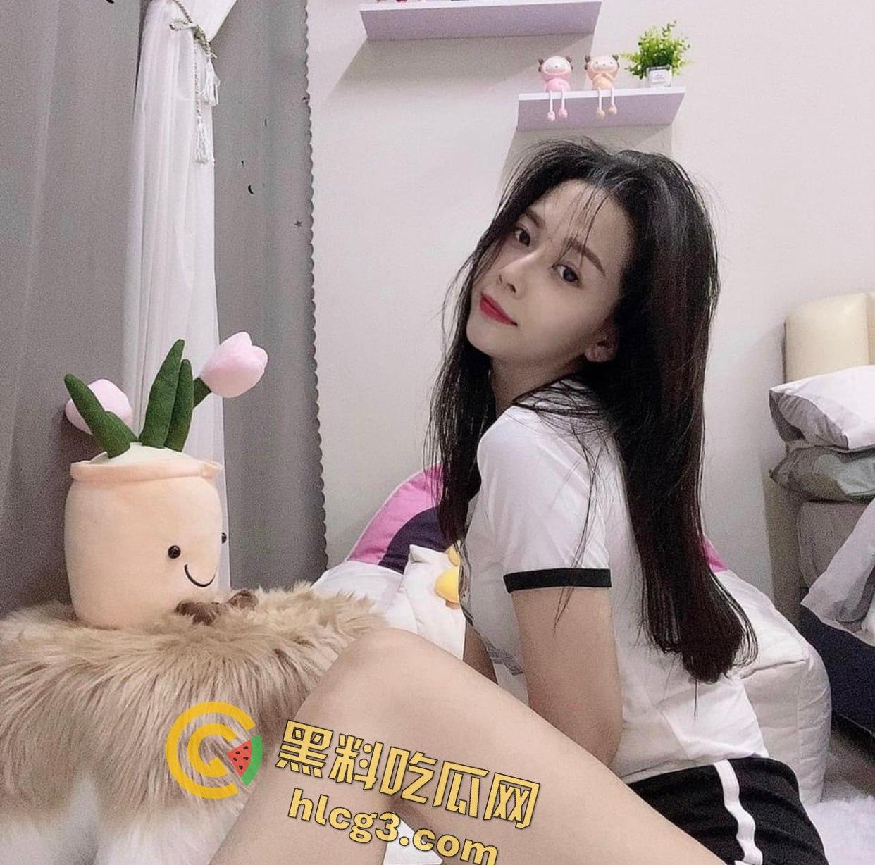 神颜台妹【Vivian Lee】前任报复性爱视频曝光，内射精液流出令人震撼！-3