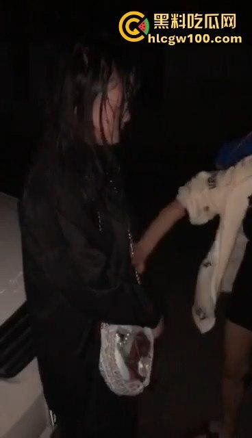 广西百色精神小妹暴力围殴事件曝光，为爱深夜埋伏群殴打起架来真不输男人！-5