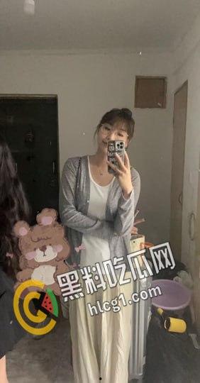 北京小妞儿 母狗关若祺 发给金主的私密视频遭泄露 喜欢吃精液 炮架自慰 小穴黝黑-1