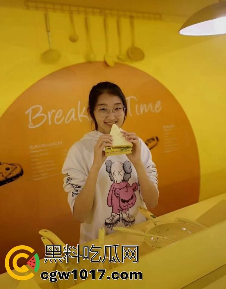 瓜友投稿：一顿海底捞＋一场电影成功拿下高二眼镜妹！嫩穴紧的差点夹爆鸡儿，可惜居然不是处了！-2