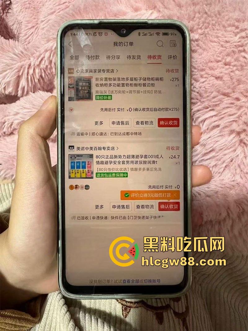 抖音萝莉【文子】惨被猥琐男背刺，没钱买衣服却贷款嫖娼，鸡店赖账被偷拍，避孕套先用后付用完还想退？-5